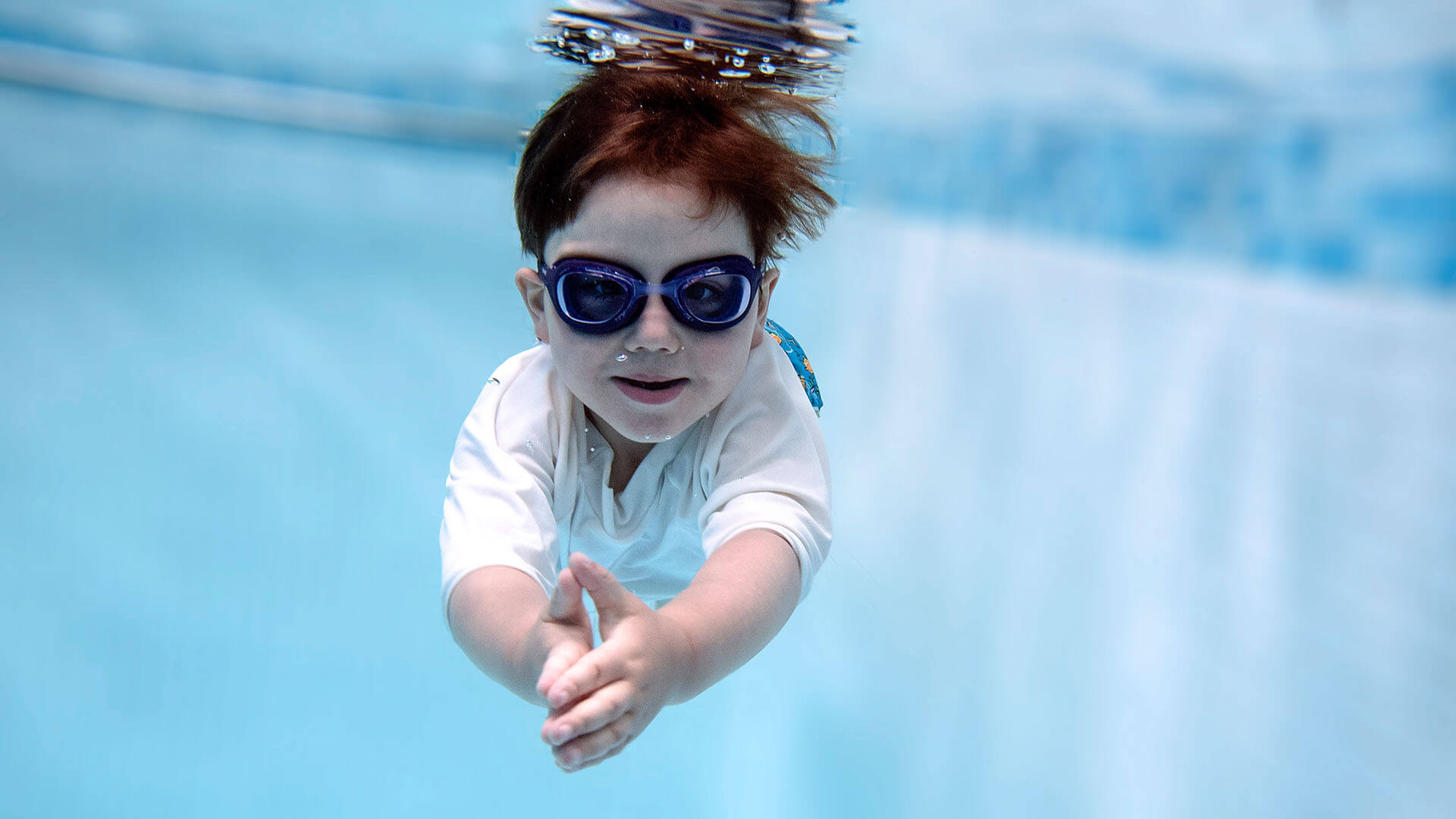 young boy swimming lesson underwater programmes